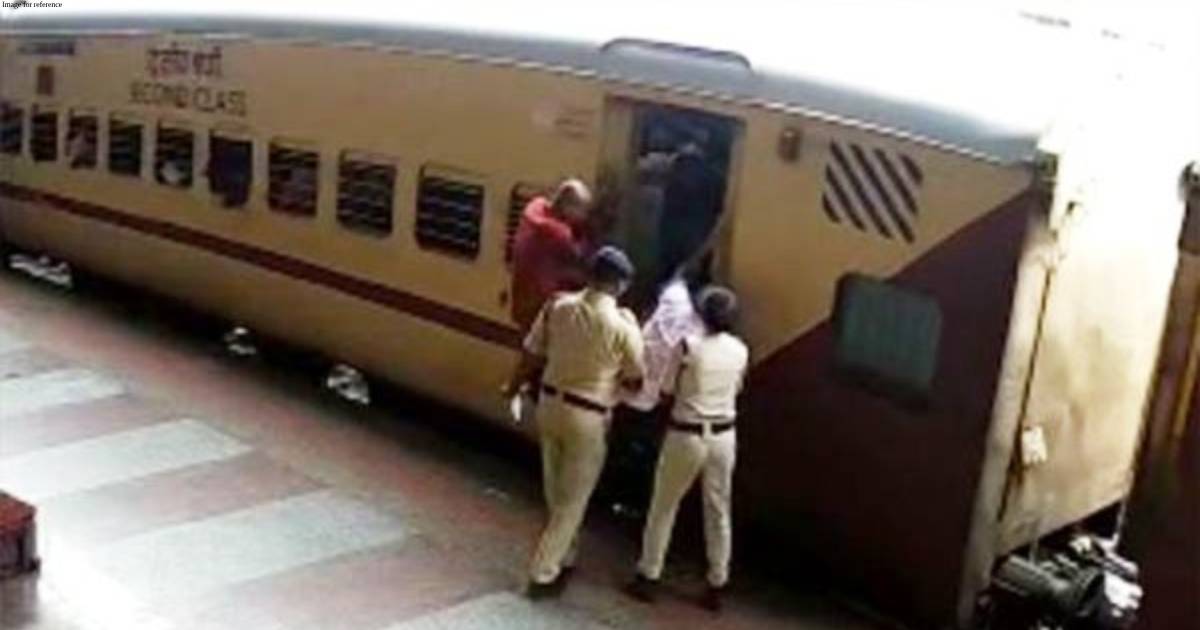 Andhra Pradesh: Two RPF constables save passenger's life at Tirupati railway station